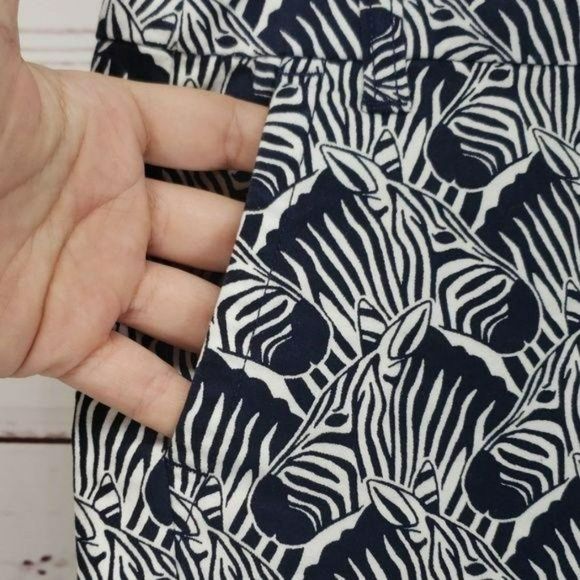 Crown & Ivy zebra animal print shorts size 2 black white Business travel - Picture 4 of 7